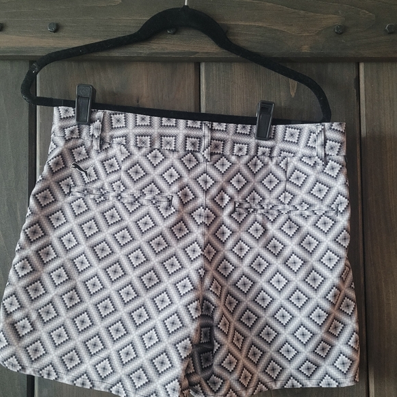 EUC Puma golf shorts sz M - Picture 2 of 4